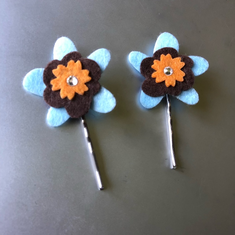 Felt Flower Bobby Pins!  Add a little flair!